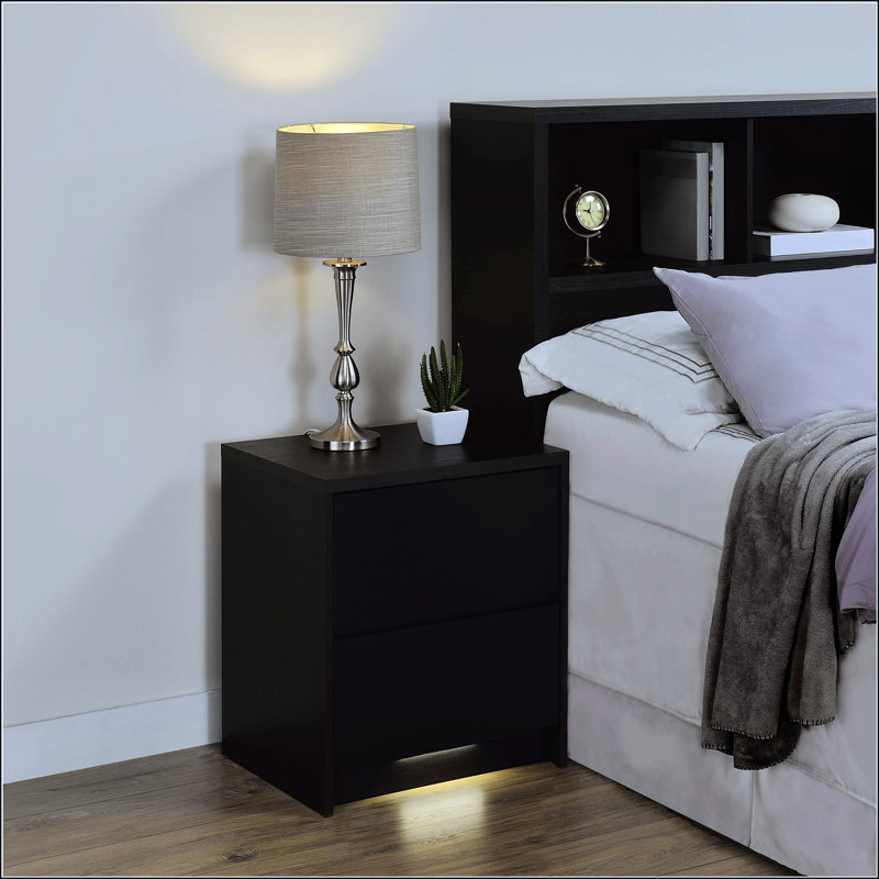 Table de chevet à 2 tiroirs Geary avec lumières DEL et USB, parfaite pour les chambres modernes et pour plus de commodité.