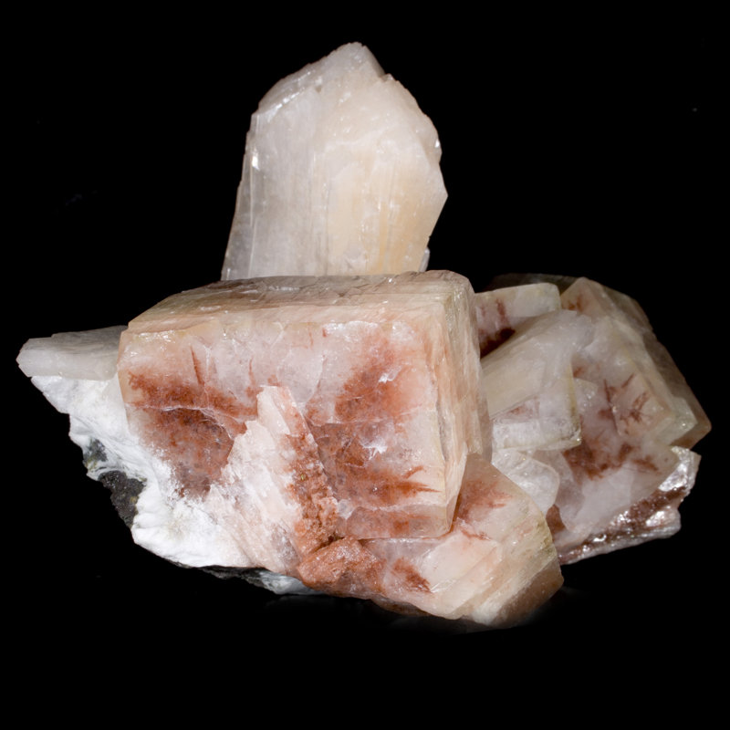 Apophyllite magnifiquement équilibré avec stilbite sur calcédoine
