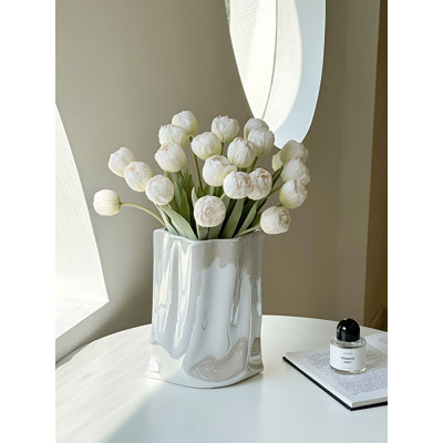Arrangement de tulipes dans un vase