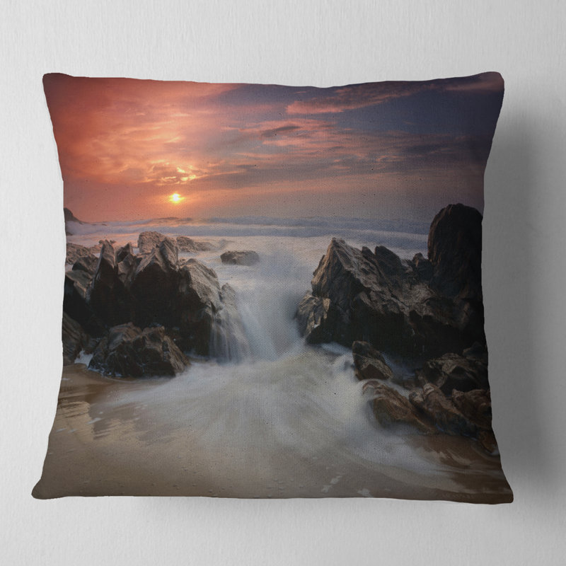 Coussins vagues de mer en mer entre les roches, Carrée 18 po x 18 po