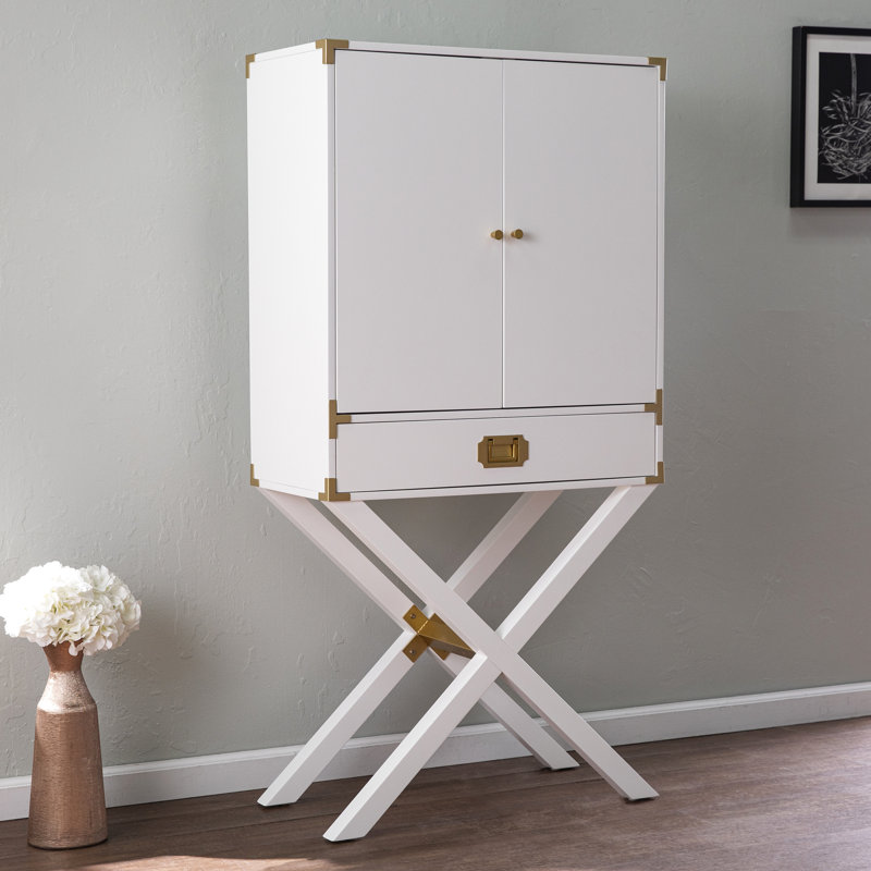 Armoire de rangement blanche de style campagne avec accents dorés de 14,6 po de largeur, une option de divertissement moderne et polyvalente