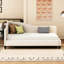Lit de jour simple moderne avec pieds en bois massif de couleur beige brumeux-888086398-888086368