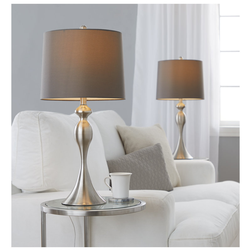 Ensemble de 2 lampes de table Ashland en nickel brossé contemporain avec abat-jour en satin taupe Ashland, Argent argent