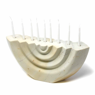 Menora sculptée à la main