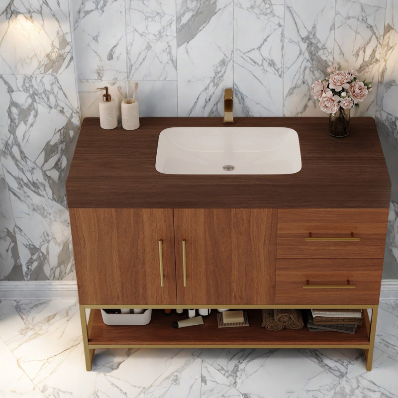 Meuble-lavabo élégant avec lavabo en céramique, acier et accents de marbre pour salle de bain moderne