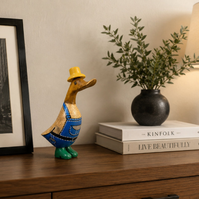 Figurine en bois de teck et de bambou faite à la main