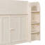 Lit mezzanine simple beige avec bureau coulissant, tiroirs de rangement et armoires fermées pour petites chambres
