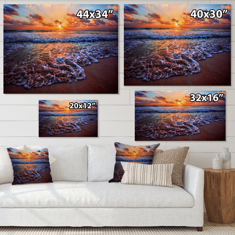 Placid Shore and Whimsical Clouds - Photographie sur toile, Toile tendue, H 24 po x l 32 po