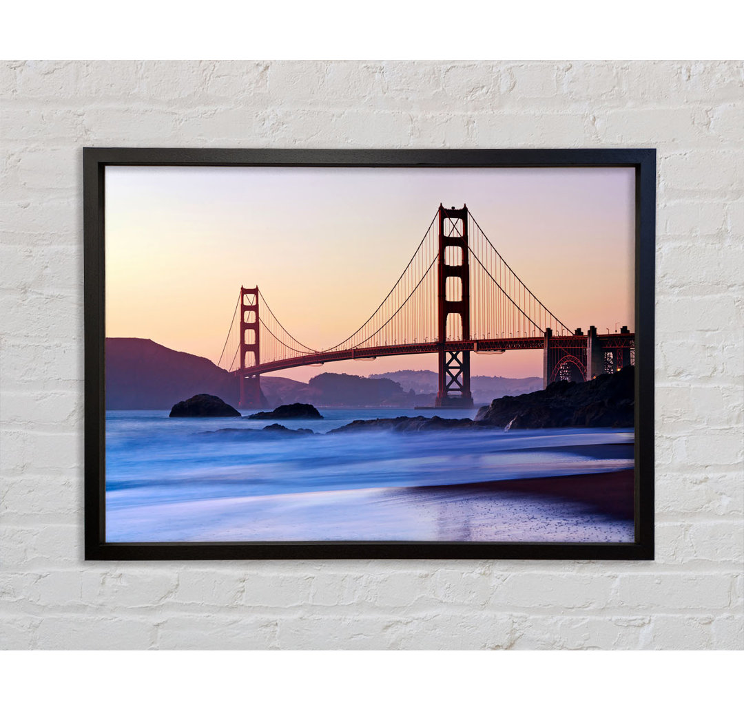 Golden Gate Bridge Over The Misty Waters - Einzelbildrahmen Kunstdrucke auf Leinwand