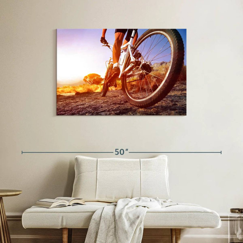 Sireci à vélo au coucher du soleil