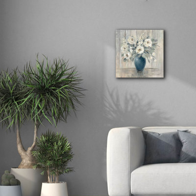 «Gray Barn Floral» par Silvia Vassileva, art mural sur toile