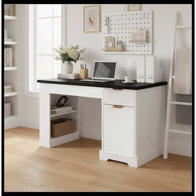 Bureau cannelé moderne de 55 po avec armoire de rangement et tiroirs, bureau d'écriture d'ordinateur avec prise de courant, panneau perforé, tablettes intégrées et plateau à clavier pour bureau, salon, bureau personnel, blanc