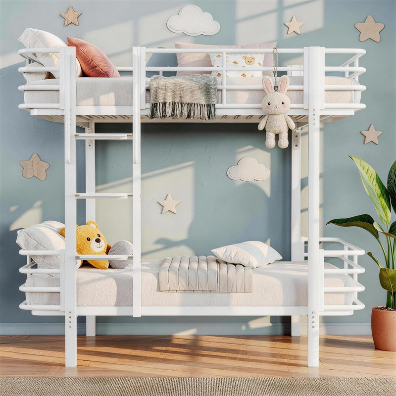 Structure de lit superposé simple au-dessus d'un lit simple en métal incurvé, lit superposé robuste avec garde-corps de sécurité, échelle robuste avec de larges marches, mobilier de chambre peu encombrant, blanc