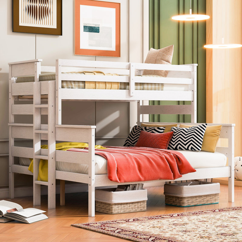 Lit simple superposé au-dessus de grand lit blanc avec cadre en bois résilient pour chambre à coucher