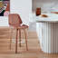Tabouret de bar pivotant élégant en similicuir et bois de noyer-129028327