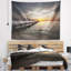 Tapisserie de longue durée bridge boardwalk into the coucher de soleil sea-28507353