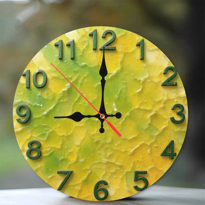 Chiffres verts sur le cadran de l'horloge texturé