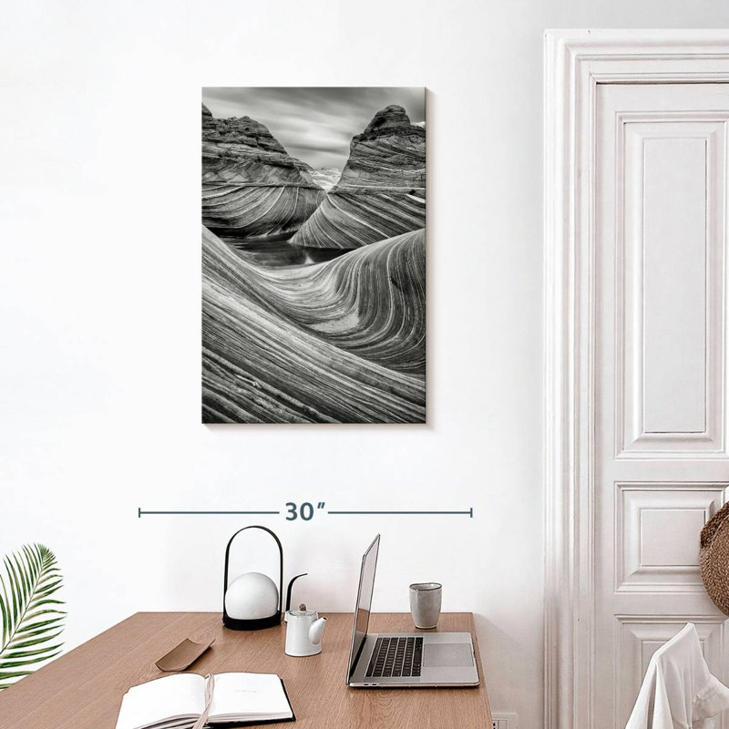 Alvord The Wave Monochrome, 30" H x 20" W