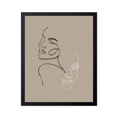 Une ligne de visages de femmes