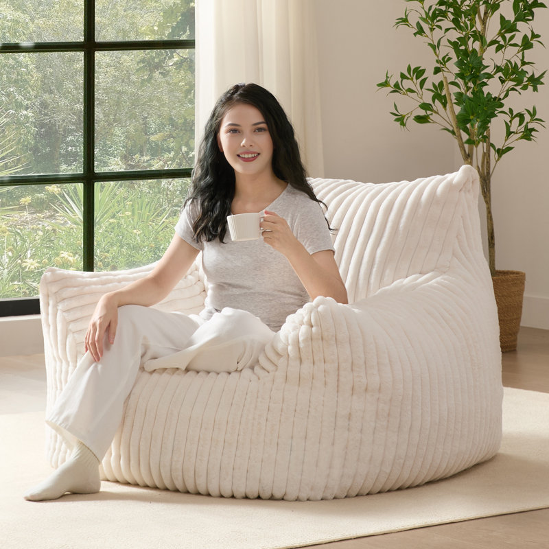 Le fauteuil à billes est livré avec une causeuse en velours côtelé de taille spacieuse., Velours côtelé beige