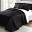 Ensemble de couvre-lit de quatre articles en satin matelassé-832931693-858033884
