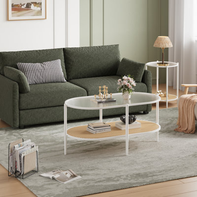 Table basse ovale moderne de 37 pouces avec plateau en verre trempé Water Wave, cadre en métal robuste à 2 niveaux et tablette de rangement en rotin, table centrale peu encombrante pour bureau de salon, blanc et jaune deux tons