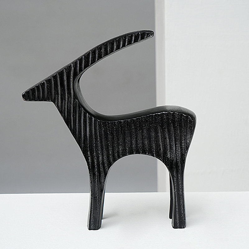 Sculpture de cerf noir côtelé | Figurine de table contemporaine en aluminium | 6 x 1 x 6,8 po, 6"H x 1"W x 6.8D"