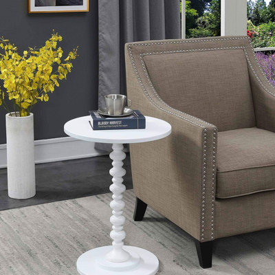 Palm Beach Spindle Table – Traditional Round End Table For Living Room, Turned Solid Wood Side Table, Classic Display Pedestal Table – White – Turned Solid Wood / Traditional Style