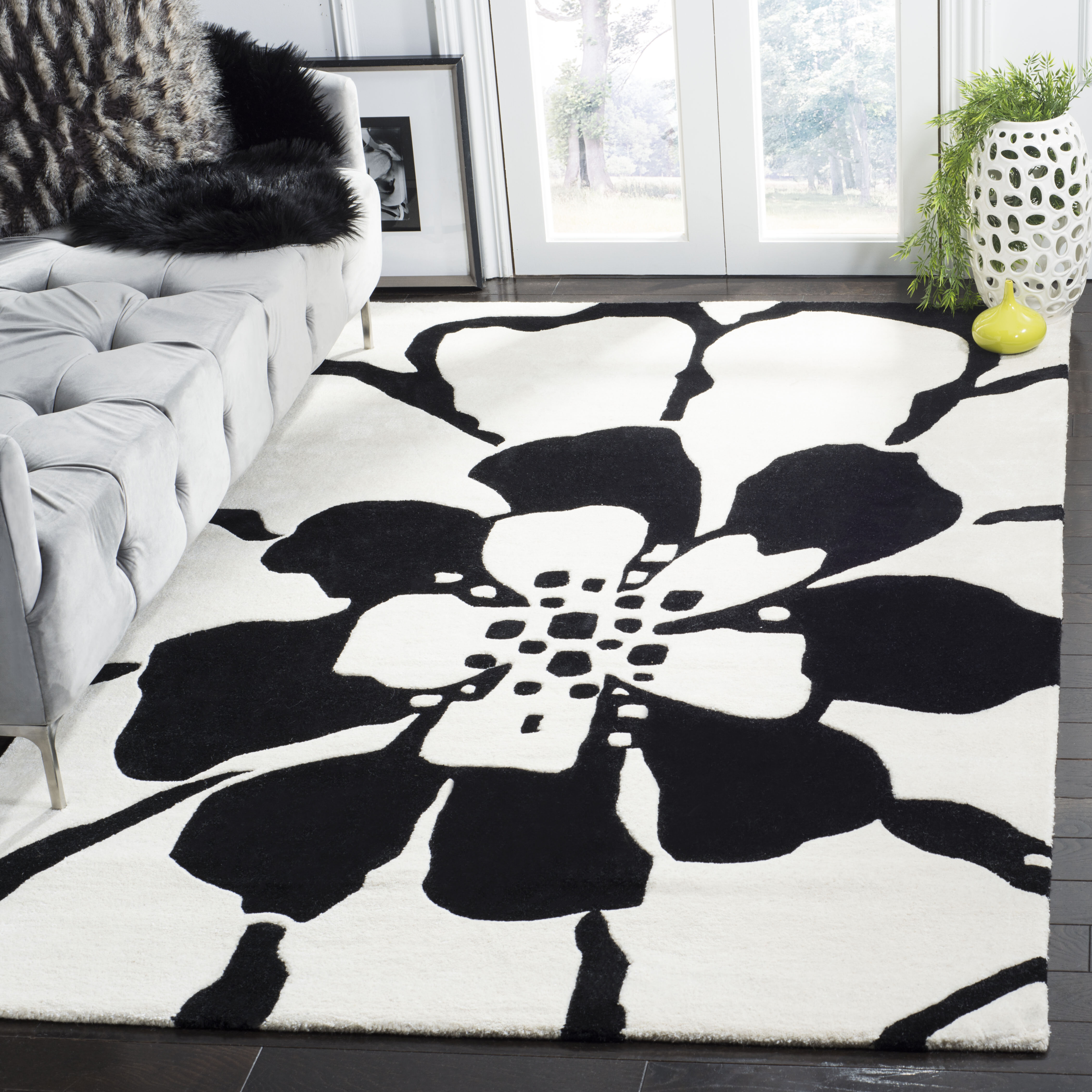 Flower Floor Mat / Black × White-