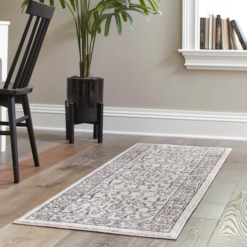 Tapis traditionnel gris foncé ivoire, Tapis de couloir 2 pi x 6 pi