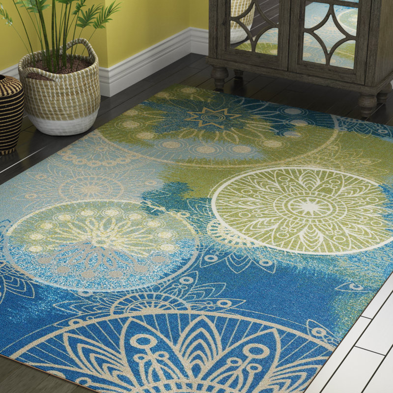 Tapis intérieur / extérieur bleu Hallie-Jo, Rectangle 4 pi 4 po x 6 pi 3 po