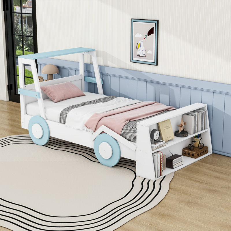Lit plateforme simple en bois avec jolie voiture et tablettes, Bleu/blanc