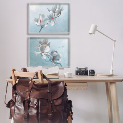 Ensemble de 2 estampes simples de branches de magnolia en fleurs par Wellington Studio