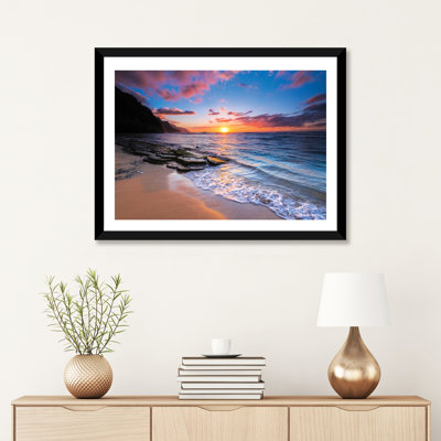 Coucher de soleil sur la côte Na Pali depuis la plage Ke'e, parc d'État Haena, Kauai, Hawaï, États-Unis I par Russ Bishop - reproduction de photo