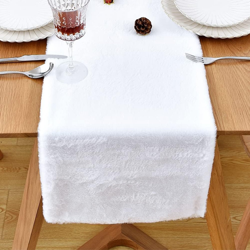 Chemin de table de Noël Chemin de table en fausse fourrure blanche enneigée