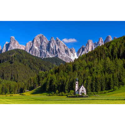 Europe, Italie, Dolomites, Val Di Funes, chapelle de St Barbara, dans la vallée de la montagne, crédit comme: Jim Nilsen / Jaynes Gallery, reproduction d'art par Jaynes Gallery