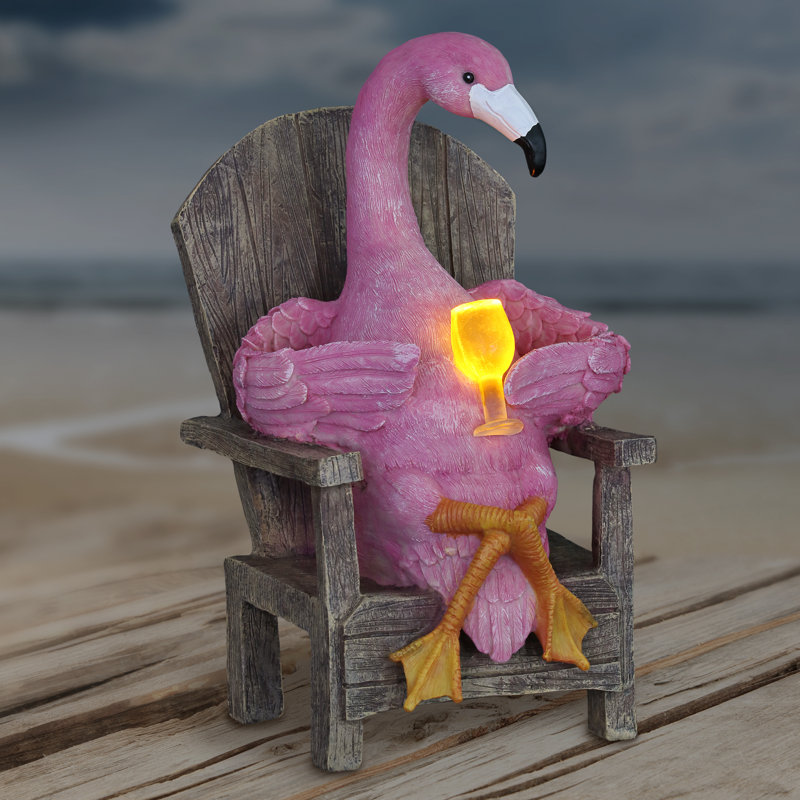 Flamant solaire tenant une statue de cocktail à DEL