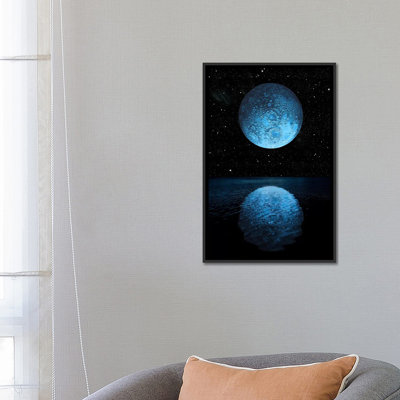 Reproduction d’art sur toile tendue, "une lune bleue qui rehaussera l’océan étranger avec un ciel starry comme fond" par marc'.