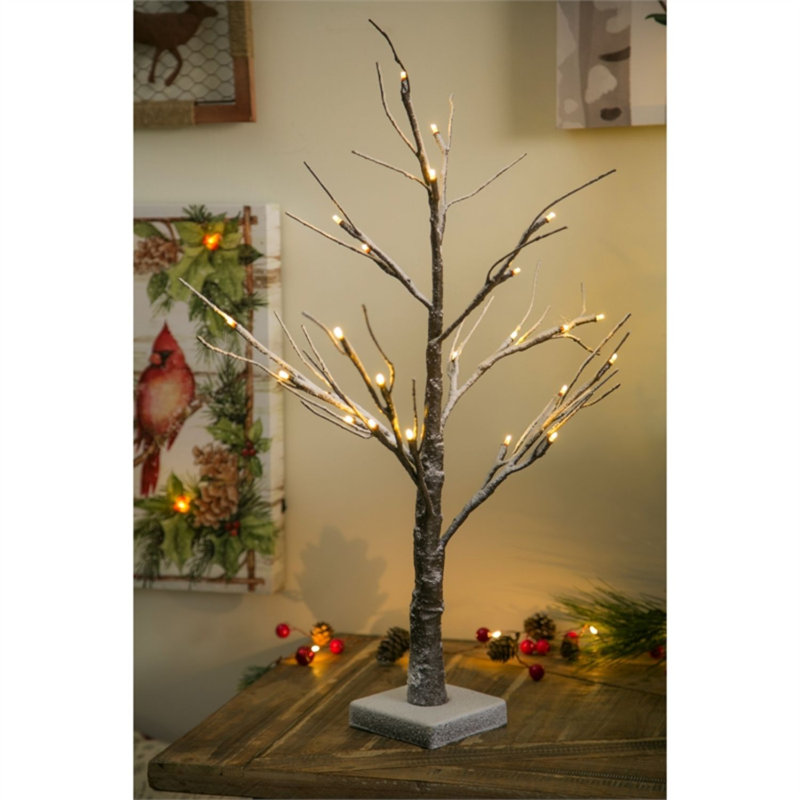 Arbre enneigé avec batterie enneigée