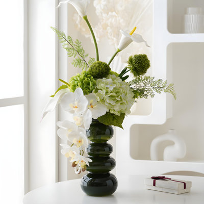 Ornements de fleurs simulées
