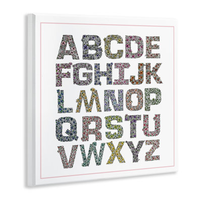 Plaque murale détaillée avec alphabet floral, design par Jennifer Stith