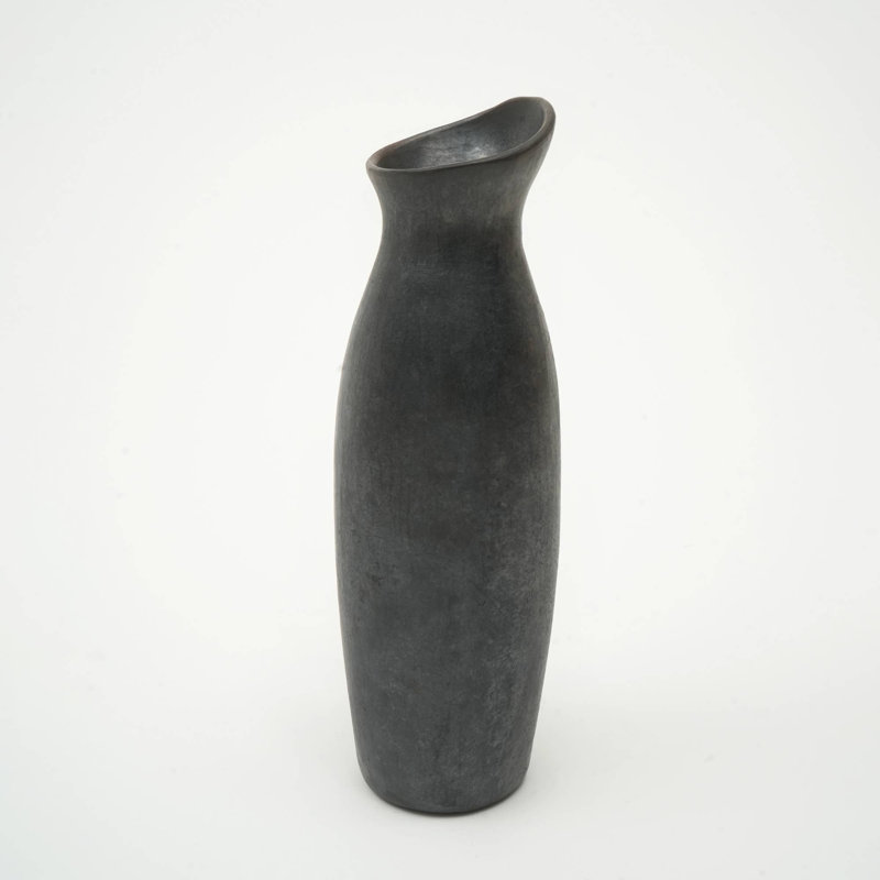 Vase | Vase noir Longpi Pottery | Décoration tribale fabriquée à la main | 3,5 x 3,5 x 11,5 po