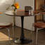 Table de salle à manger moderne avec base piédestal en métal