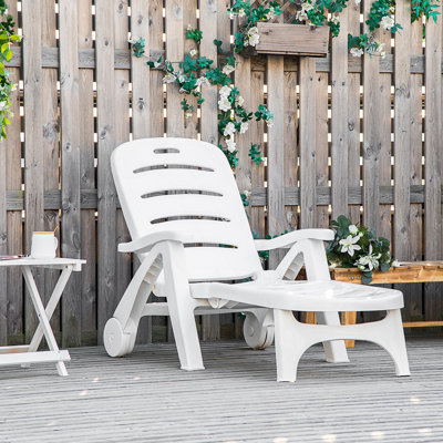 Chaise longue d'extérieur avec conception ergonomique et fabrication en bois massif pour la détente et la durabilité
