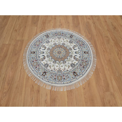 Tapis oriental rond blanc perle 3 pi 3 po x 3 pi 3 po, noué à la main avec motif de médaillon Nain, 250 KPSI, poils doux, laine et soie