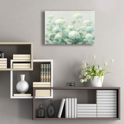  «White Hydrangea Garden Sage On Wood C» par Danhui Nai, art mural en verre acrylique, 24 po x 16 po