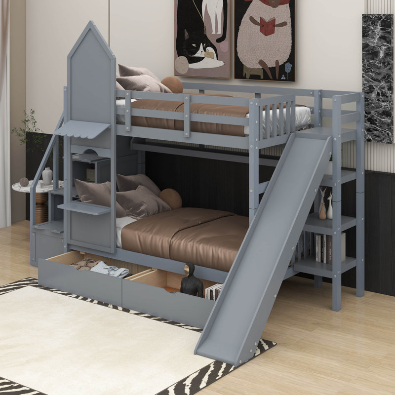 Lit superposé simple au-dessus d'un lit simple de style château avec tiroirs, tablettes et glissoire, Gris