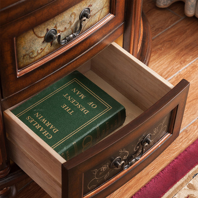 Armoire décorative courbée Birch avec panneaux de tiroirs peints à la main