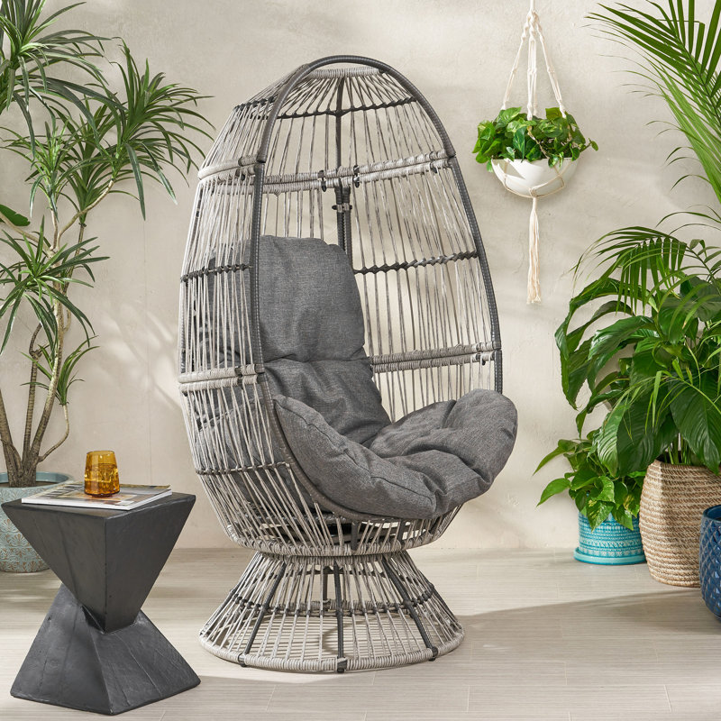 Fauteuil pivotant attrayant, conception de panier, rembourrage confortable de style moderne, coussins d'eau
