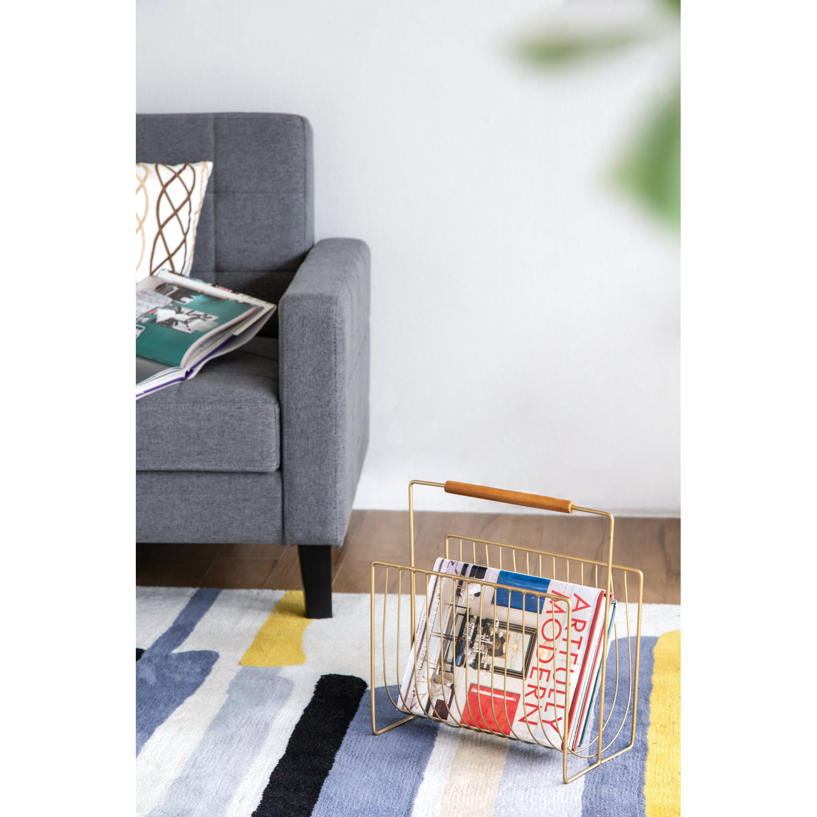 Aldo Metal Magazine Rack
